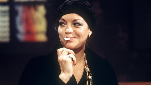 Wie Romy Schneider vor 50 Jahren die TV-Nation aufregte Romy raucht - vor 50 Jahren war sowas im Fernsehen kein Problem. (Archivbild)