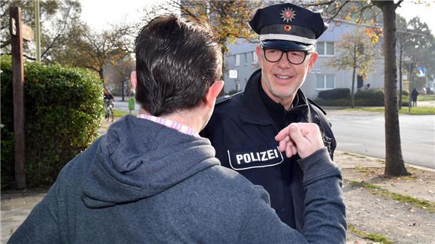 Ex-Polizist schenkt Hochzeitspaaren emotionale Momente vor dem Altar Ronald Desch