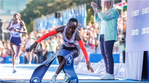 Rosemary Wanjiru rettete bei ihrem Sieg einen knappen Vorsprung ins Ziel.