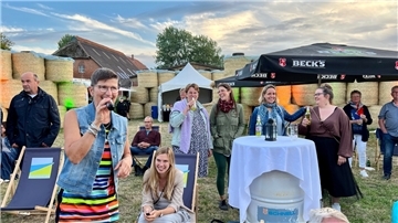 Rudelsingen am Samstagabend: Sängerin Inse Böning suchte immer wieder die direkte Nähe zum Publikum.