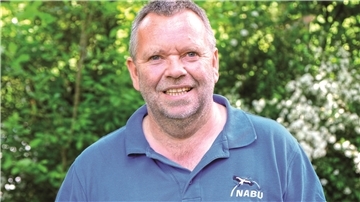 Rüdiger Wohlers hält in Bremervörde einen Vortrag.