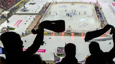 Eishockey-Fans auf der Tribüne