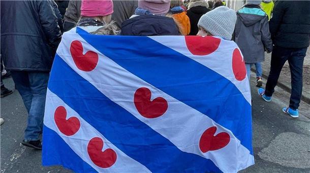 Rund 1.500 Menschen demonstrieren gegen Rechtsextremismus in Nordenham