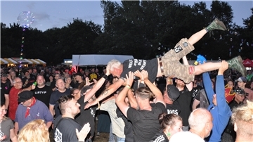 Rund 2.000 Besucher feierten im vergangenen Juni am Nordenhamer Strand das Fonsstock-Festival. Nun steht das Programm für Fonsstock 2023.