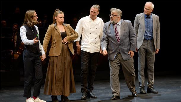 Rund 275 Jahre alt ist die Komödie „Der Diener zweier Herren“, jetzt gibt es eine eigene Bremerhavener Fassung, die am 21. September Premiere feiert.