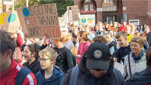 So lief die Fridays For Future-Demo heute in Bremerhaven Rund 300 Menschen waren bei der Veranstaltung dabei.
