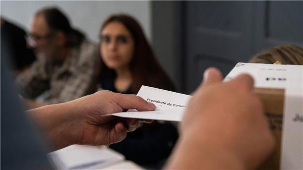 Am Scheideweg: Argentinier wählen neuen Staatschef Rund 35 Millionen Menschen sind in Argentinien zur Wahl aufgerufen. Es herrscht Wahlpflicht.