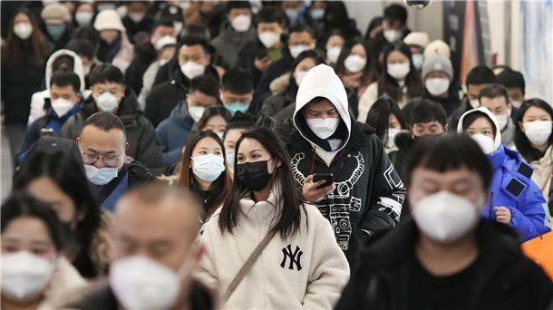 Rush Hour in einer Pekinger U-Bahn-Station. Die Bevölkerung Chinas ist innerhalb eines Jahres um rund 850.000 Menschen geschrumpft.
