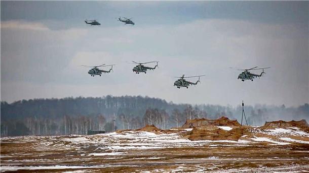 Moskau arbeitet an neuer Elite-Einheit bei Luftstreitkräften Russische Militärhubschrauber bei einer Militärübung in Belarus.