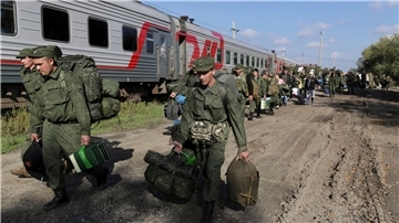 Russische Rekruten auf einem Bahnhof in Prudboi in der Region Wolgograd.