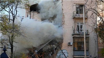Russland hat am Montagmorgen Kiew erneut mit Drohnen angegriffen. Laute Explosionen erschütterten die Stadt, Gebäude wurden in Brand gesetzt, Menschen retteten sich in Schutzräume.