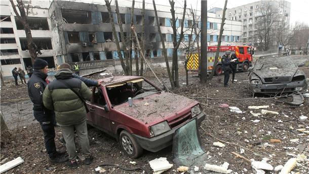 ISW warnt vor weiteren russischen Großangriffen auf Ukraine Russland hat die Ukraine am Freitag massiv aus der Luft angegriffen. Nach Angaben aus Kiew waren es die schwersten Angriffe seit Kriegsbeginn.