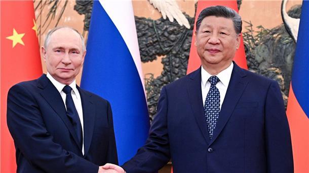 Russlands Präsident Putin will nach dem Gipfel noch eine Militärparade in Peking besuchen.  