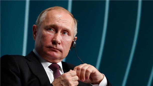 Südafrika will bei Einreise Putins Haftbefehl ausführen Russlands Präsident Wladimir Putin bei einer Veranstaltung im Rahmen des Brics-Gipfels 2019 in Brasilien. Am Treffen in Südafrika wird Putin nicht teilnehmen.