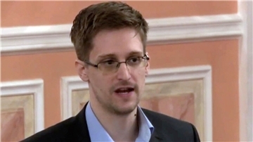 Russlands Präsident Wladimir Putin hat dem ehemaligen US-Sicherheitsbeauftragten Edward Snowden die russische Staatsbürgerschaft verliehen.