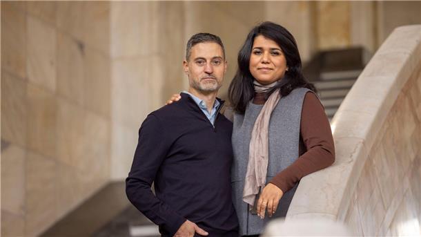Saba-Nur Cheema und Meron Mendel sind ein außergewöhnliches Ehepaar: Sie, eine Politologin und Expertin für Antisemitismus und Islamfeindlichkeit, ist Muslimin mit pakistanischen Wurzeln. Er, Professor und Direktor der Bildungsstätte Anne Frank in Frankfurt am Main, ist ein in Tel Aviv geborener Jude. 
