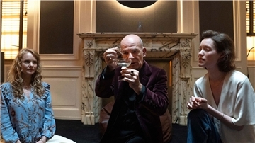 Sabine (Friederike Ott, l-r), Dr. Adrian Goser (Martin Wuttke) und Amina (Anabel Möbius) in einer Szene aus dem „Tatort: Leben Tod Ekstase“.