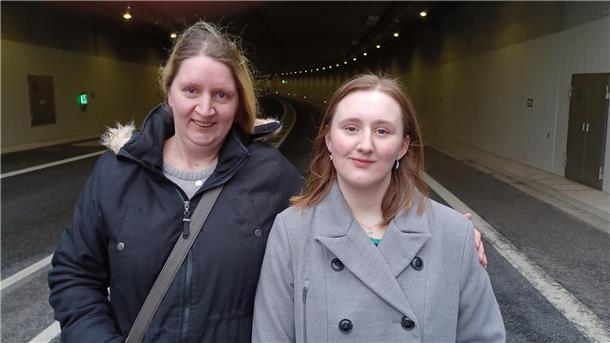 Bremerhaven feiert seinen Hafentunnel: Die schönsten Bilder von der Eröffnung Sabrina Focke und ihre Tochter Anjelina wollten die einmalige Gelegenheit nutzen und durch den Hafentunnel gehen.