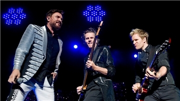Sänger Simon Le Bon (l-r), Bassgitarrist John Taylor und Gitarrist Andy Taylor von Duran Duran 2012 in Budapest.