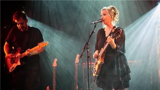 So hat Miu das Publikum in der Jahnhalle begeistert Sängerin Miu und  Gitarrist Magnus Landsberg in der Jahnhalle