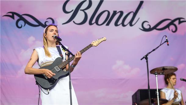 Nina und Lotta Kummer: Mehr Frauen bei Musikfestivals Sängerin Nina Kummer über das Line-up auf Musikfestivals: „erschreckend, wie wenig Flinta-Personen da stattfinden“.