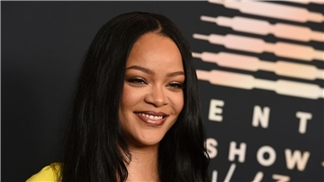 Sängerin Rihanna tritt in der  Halbzeitshow beim Super Bowl auf.