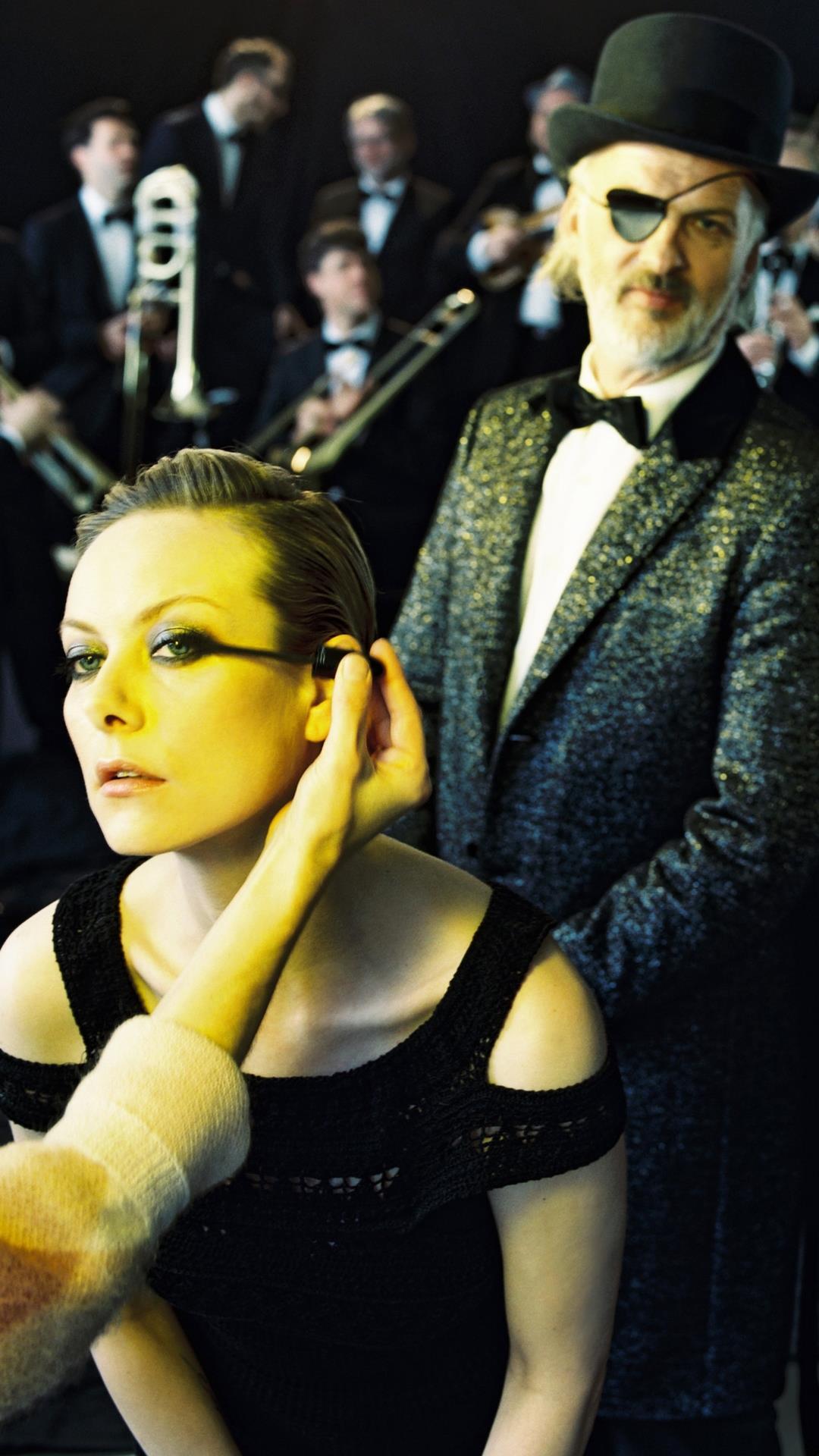 Sängerin Severija und einer der Komponisten Mario Kamien. Das aus „Babylon Berlin“ bekannte Moka Efti Orchestra veröffentlicht am 14. Februar das Album "Erstausgabe".