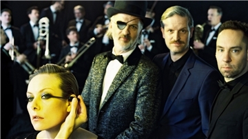 Sängerin Severija (von links) und die Komponisten Mario Kamien, Nikko Weidemann und Sebastian Borkowski, Arrangeur und Musical Director vom Moka Efti Orchestra.
