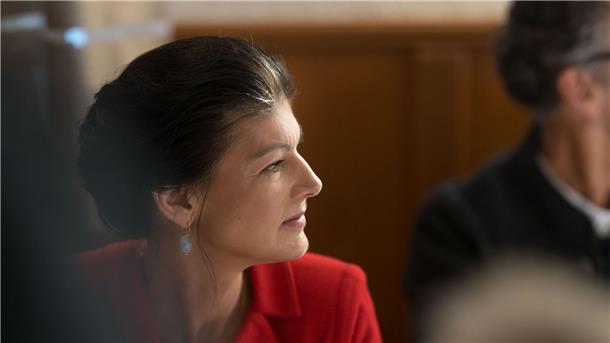 Söders „freie Fahrt“ - und eine Absage, die Sorgen macht Sahra Wagenknecht kritisiert die Bundesregierung wegen der Ausgaben für Rüstung und der Waffenhilfen für die Ukraine.