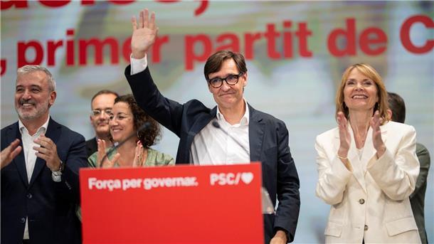 Salvador Illa (M) könnte mit Unterstützung anderer linker Parteien zum Regierungschef gewählt werden.