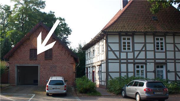 Sammelort der Altkleidersammlung: Garage von Pastor Martin Knapmeyer am Kirchparkplatz im Klostergang.