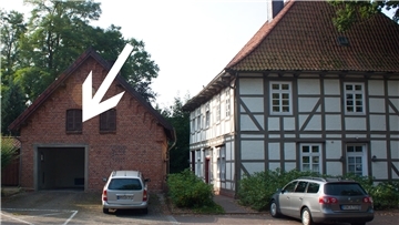 Sammelort der Altkleidersammlung: Garage von Pastor Martin Knapmeyer am Kirchparkplatz im Klostergang.