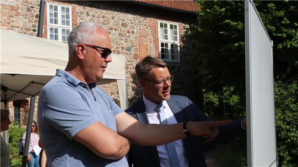 Vieles könnte sich in Zukunft im Zevener Stadtpark ändern Norbert Wolf und Henning Fricke