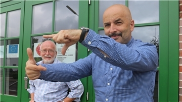 Sandro Giampietro (rechts) und Günter Ihmels präsentieren ihren Film „Boot un Dood“ am heutigen Dienstag bei der Berlinale.