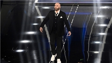 Sanremo mit Superstar: John Travolta während der 74. Ausgabe des Sanremo-Musikfestivals im Februar 2024.