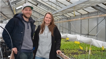 Sarah Stankus und Phillip Puckhaber wollen in der neuen Saison Abläufe optimieren, um noch effizienter zu arbeiten. Aktuell steht bei ihnen vor allem pflanzen, pflanzen, pflanzen auf der Tagesordnung.