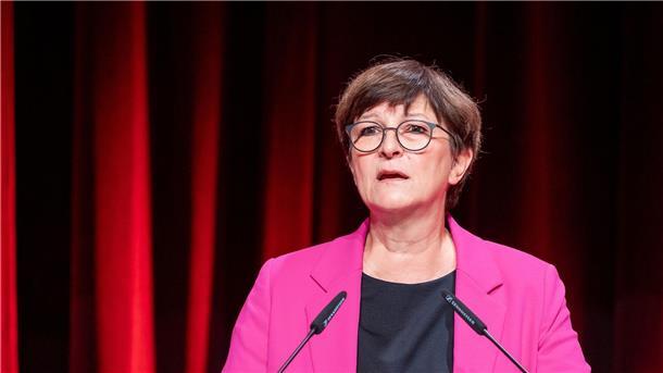 Esken verteidigt Migrationspolitik von Scholz vor Jusos Saskia Esken, Bundesvorsitzende der SPD, spricht beim Bundeskongress der Jungsozialisten (Jusos).