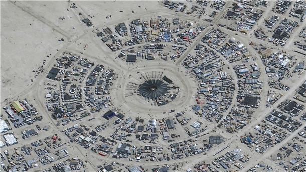 Festival „Burning Man“ versinkt im Schlamm Satellitenfoto vom Burning Man Festival am 28. August.