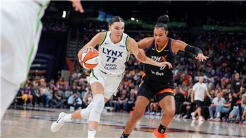 Satou Sabally (rechts) hatte erneut einen starken Abend in den WNBA-Playoffs.