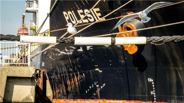 Nach Frachter-Unfall: Ermittler befragen Schiffscrew Schäden am Frachtschiff „Polesie“ nach dem Zusammenstoß mit dem Frachter „Verity“.