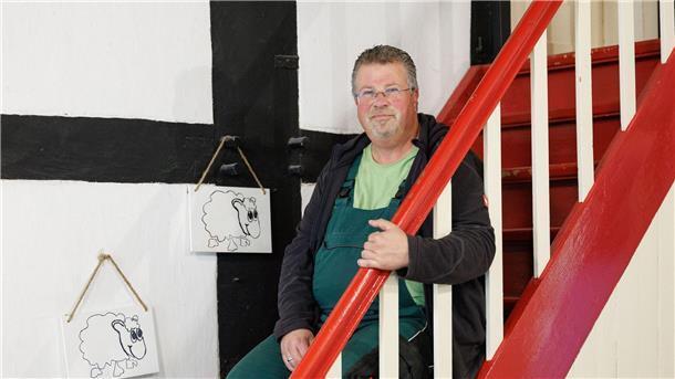 Diese schwulen Böcke lieben, wen sie wollen Schäfer Michael Stücke kam zufällig zur Schäferei, als er mit drei Schafen für ein gepflügtes Feld bezahlt wurde (Foto aktuell).