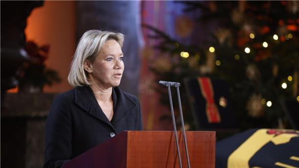 Bewegender Abschied von Wolfgang Schäuble in der Heimat Schäubles älteste Tochter Christine Strobl spricht bei der Trauerfeier ihres Vaters.