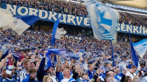 Dortmund und Bayern führen Europas Fan-Ranking an Schalke schafft es als Zweitligist in Europas Top Ten.