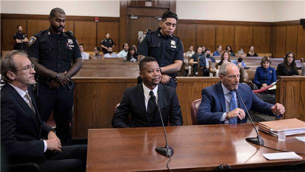Oscar-Gewinner Gooding Jr. muss nicht in Haft Schauspieler Cuba Gooding Jr. (vorne, M) im Strafgericht von Manhattan. Der Oscar-Preisträger kommt um eine Haftstrafe herum.