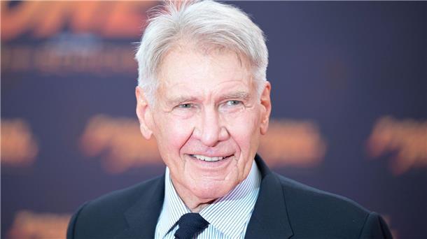 Harrison Ford: „An alle Produzenten: Ich bin bereit“ Schauspieler Harrison Ford steht auf dem roten Teppich bei der Deutschlandpremiere des Films „Indiana Jones und das Rad des Schicksals“ im Zoo Palast in Berlin.