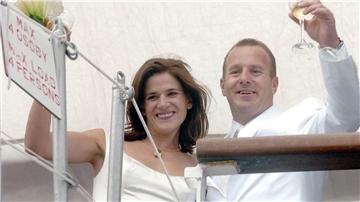 Heino Ferch und Frau auf der "Dar Mlodziezy" während der Sail 2015 in  Bremerhaven