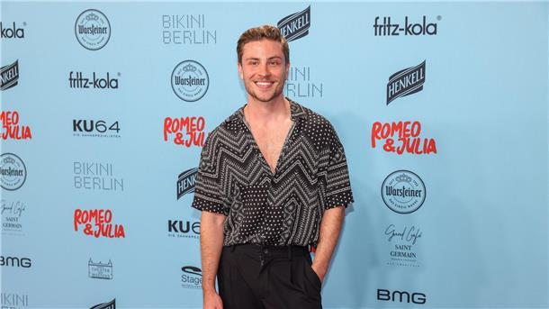 Neues Musical erzählt von Romeo und Julia Schauspieler Jannik Schümann bei der Premiere von „Romeo & Julia - Liebe ist Alles“ in Berlin.