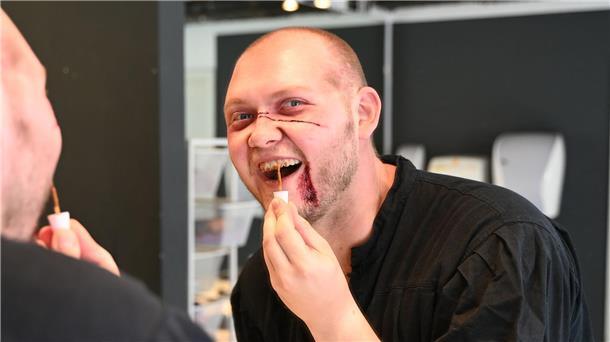 Hamburg Dungeon sucht Gruselakteure für Halloween Schauspieler Nicolas Schulze arbeitet seit knapp sechs Jahren im Hamburg Dungeon.