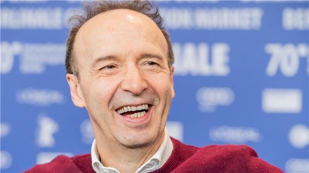 Beliebter Clown: Oscar-Preisträger Roberto Benigni wird 70 Schauspieler Roberto Benigni auf einer Pressekonferenz der Berlinale. Am 27.10.2022 wird der italienische Komiker, Schauspieler und Filmemacher 70 Jahre alt.