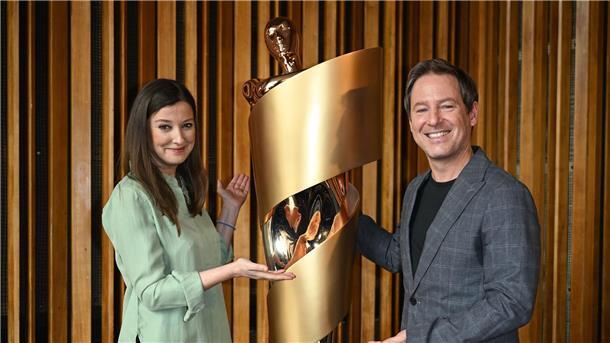 Schauspielerin Alexandra Maria Lara und  Regisseur Florian Gallenberger bei der Bekanntgabe der Nominierungen für den Deutschen Filmpreis 2023.
